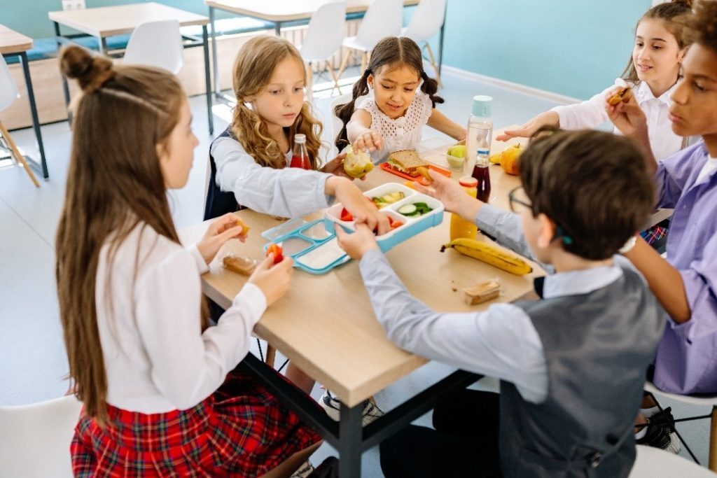 Share healthy meals with your friends and family. 